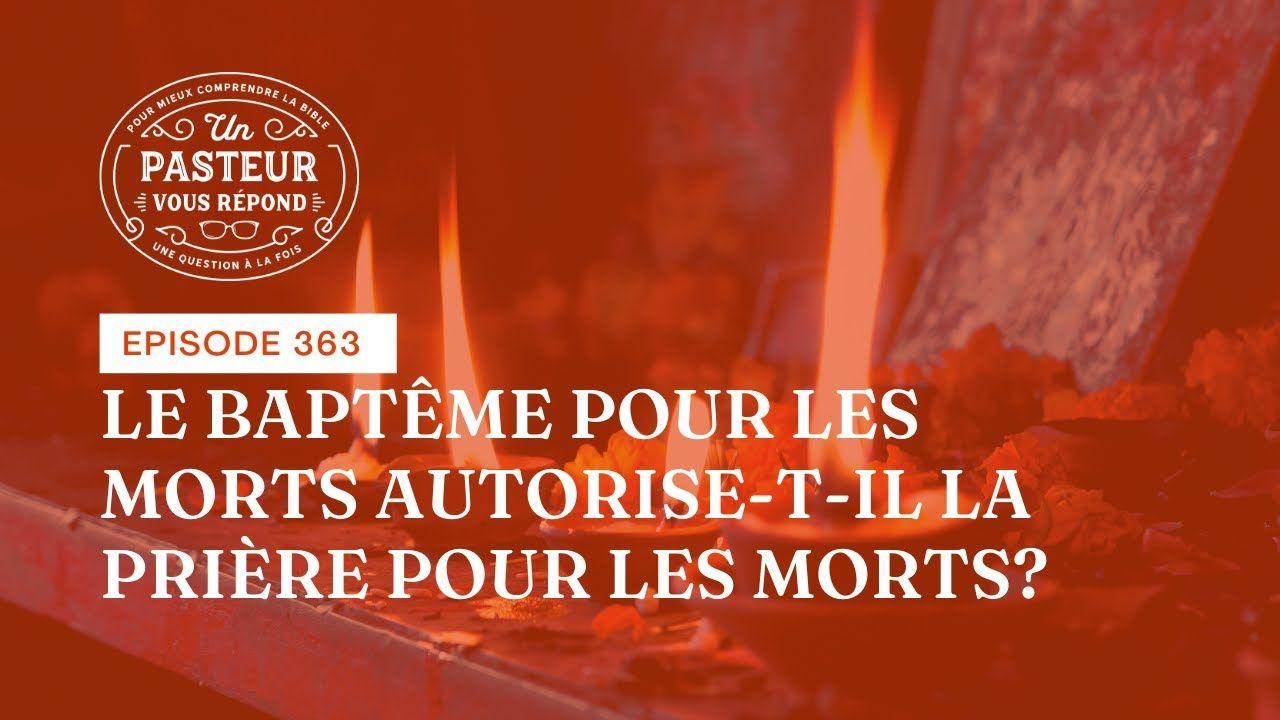 Miniature orangée sur laquelle est écrit la question de l'épisode, en arrière plan se trouve la photo d'encens et des bougies posées sur une table en mémoire au défunt
