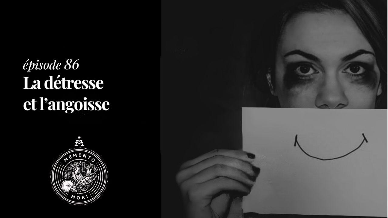 Miniature grisée: photo d'une jeune femme en détresse apparente, mais qui cache son visage avec une feuille sur laquelle est dessiné un sourire