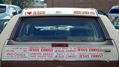 Stop aux stickers « Jésus » !
