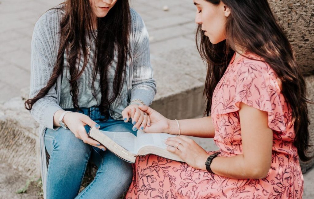 5 raisons de lire la Bible en un-à-un