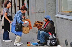 Aider les plus démunis, ce n’est pas l’Évangile !