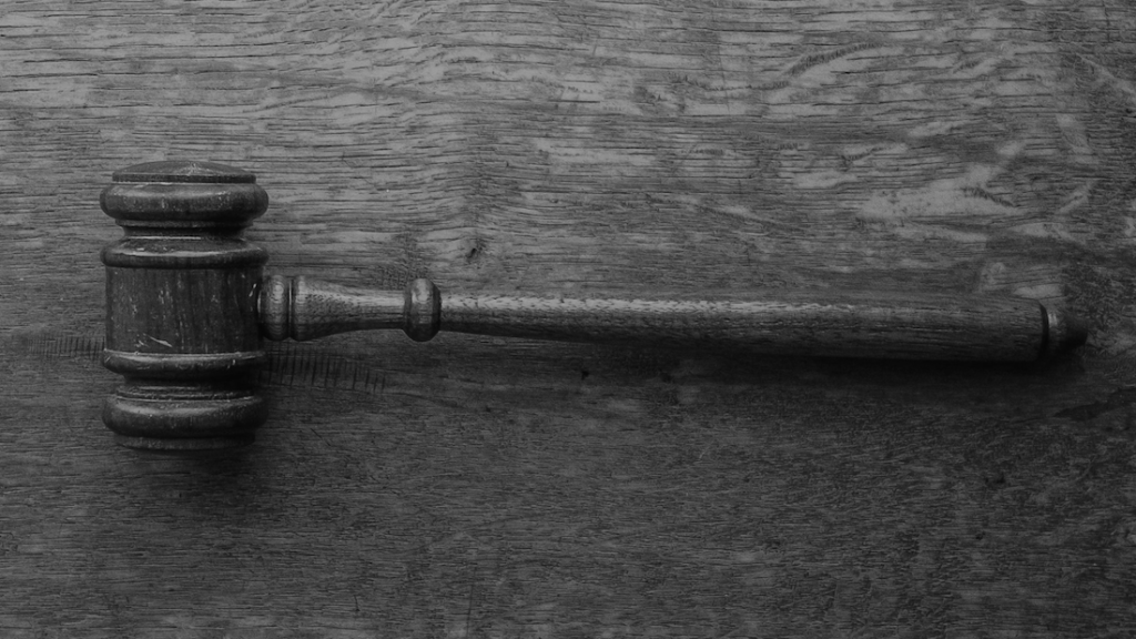 Supporter l’injustice avec la fin comme point de départ