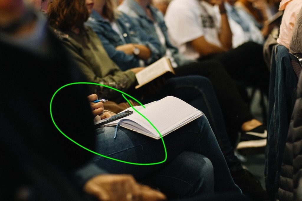 Comment ne pas encourager l’utilisation du smartphone durant le culte ?