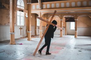Que signifie « porter sa croix » ? (Matthieu 16.24)