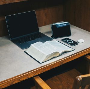 esteban_bonilla_B5io_Mv_IAUVI_unsplash_c0cdb2a87c