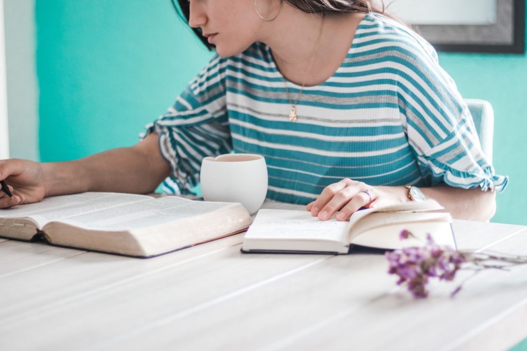 Pourquoi faire des études de psychologie si la Bible seule suffit ?