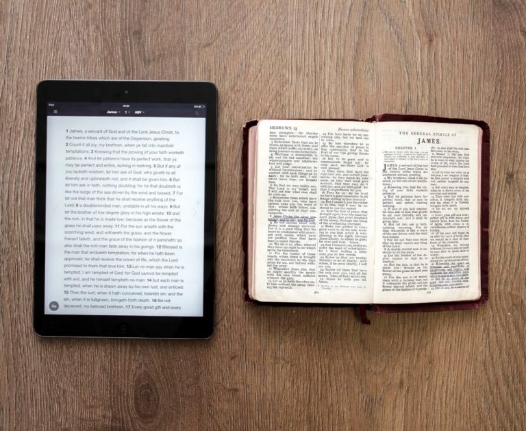 Chaque livre de la Bible en un mot