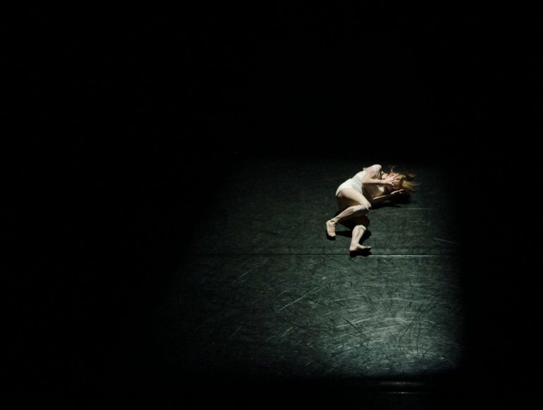 Pourquoi l’existence du mal est-elle un argument contre l’athéisme ?