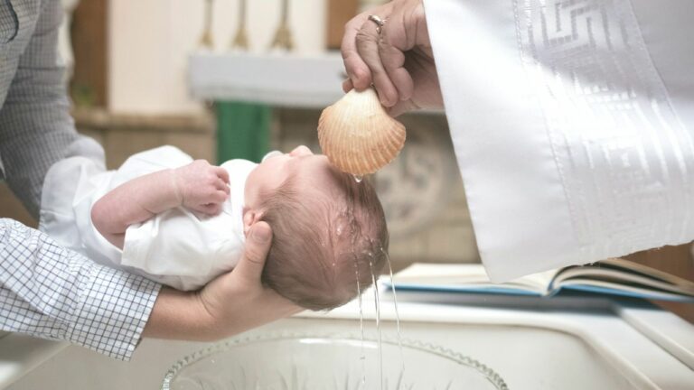 Faut-il baptiser les bébés ?