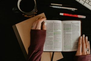Enseigner la Bible dans différents contextes