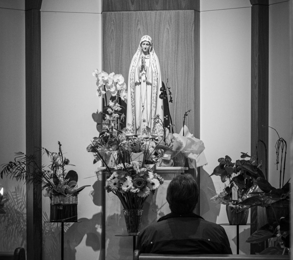 Pourquoi les catholiques invoquent-ils Marie ?