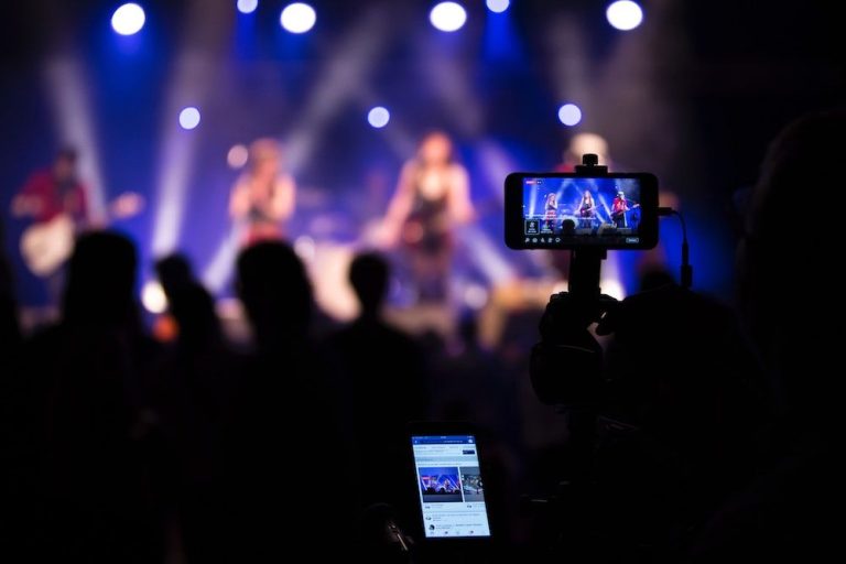 Guide illustré : Comment organiser un culte en direct ?
