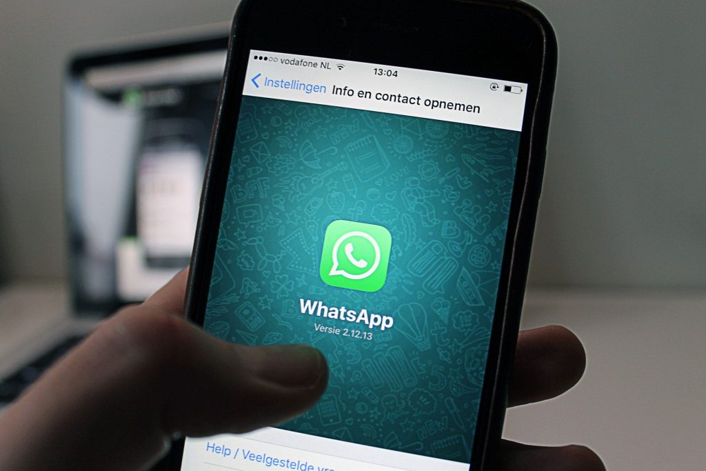 Elle crée son réseau de prière international avec WhatsApp