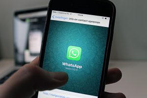 Elle crée son réseau de prière international avec WhatsApp
