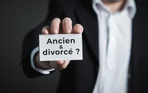 « Mari d’une seule femme » signifie-t-il « non divorcé » (1 Timothée 3.1-7) ?