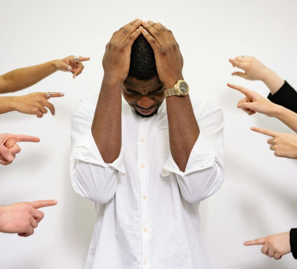9 conseils pour frapper un homme déjà à terre