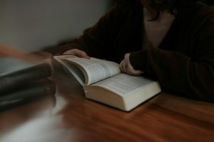 La théologie biblique : une clé interprétative qui nous ouvre la Bible