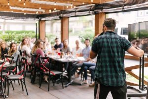 Comment encourager les discussions théologiques dans votre Église