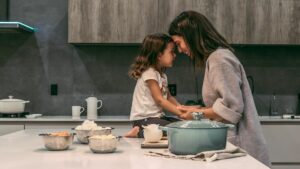 Pourquoi la femme au foyer a besoin d’étudier la théologie