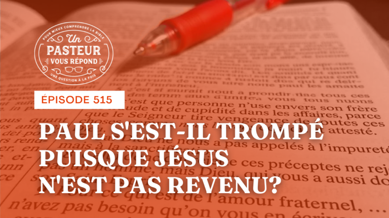 Miniature orange: plan rapproché d'une page e la Bible, dans 1 Thessaloniciens, sur laquelle est posée un stylo rouge, communément employé dans le milieu scolaire pour appliquer une correction.